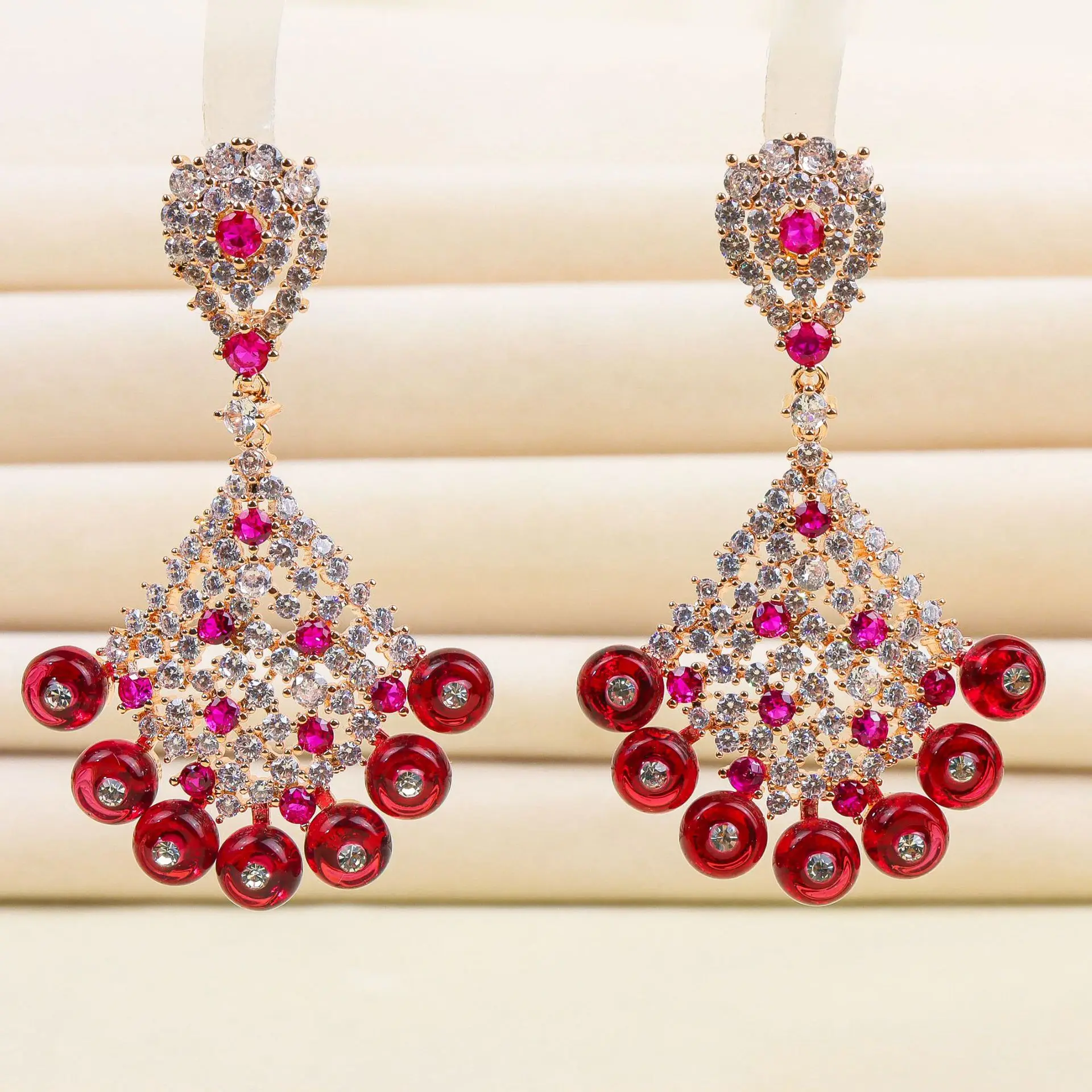 

HIBRIDE European and American Style Red and Green Earrings Women's Daily Decoration Jewelry Wedding Ball Party Gift E339