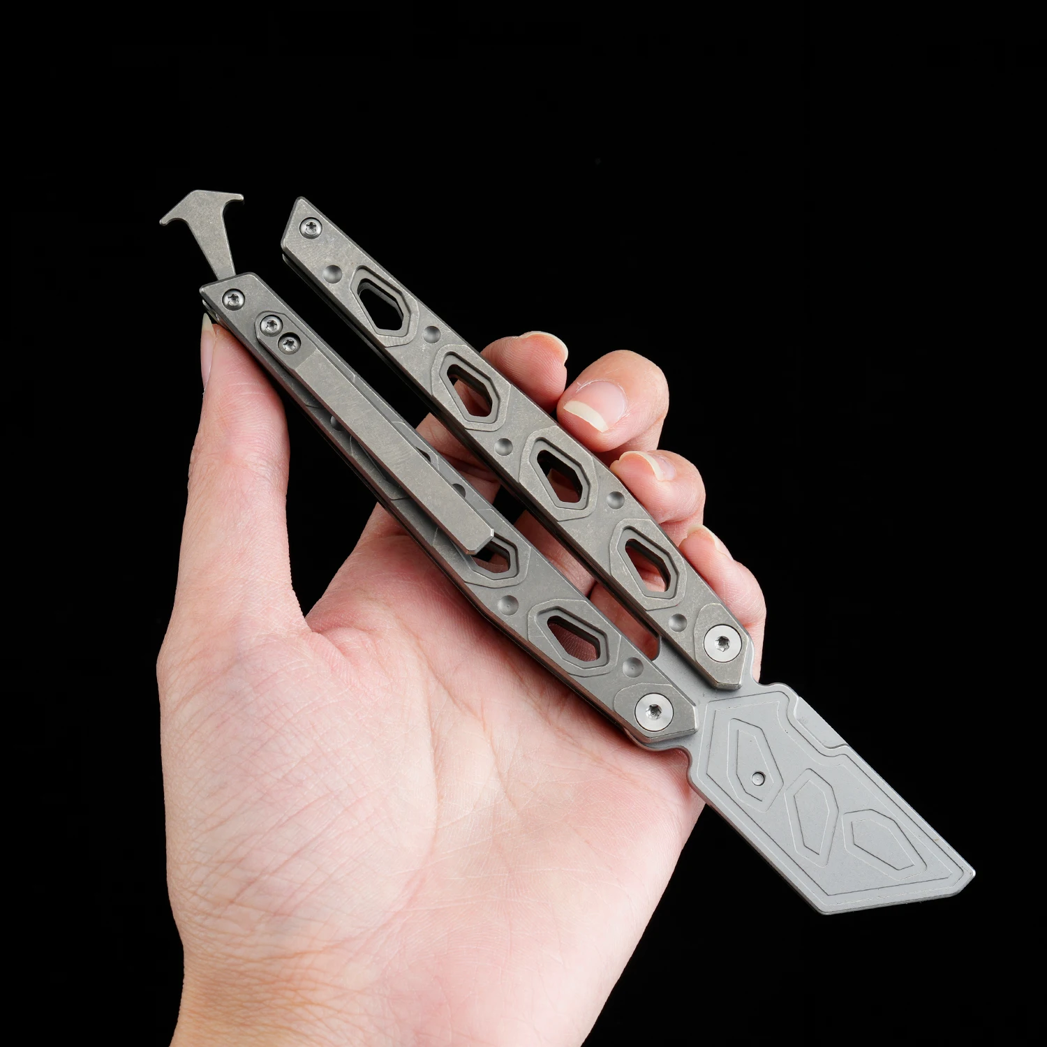 

TGZUO Titanium Alloy Handle Folding Multifunctional Tool Outdoor EDC Utility Portable knife