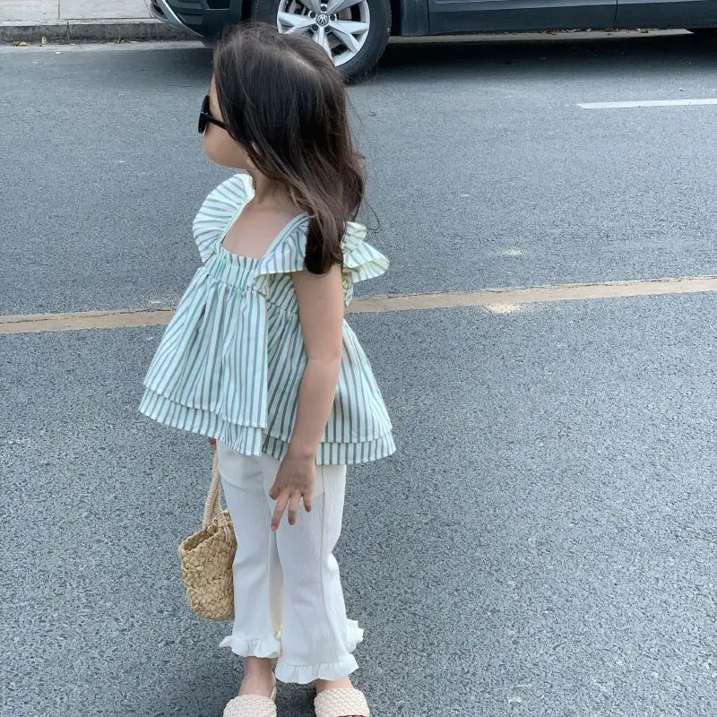 

Children's Fashionable Short sleeved Striped Shirt Flare Pants Two PCS Baby and Girls Clothing Set Summer New Korean Edition