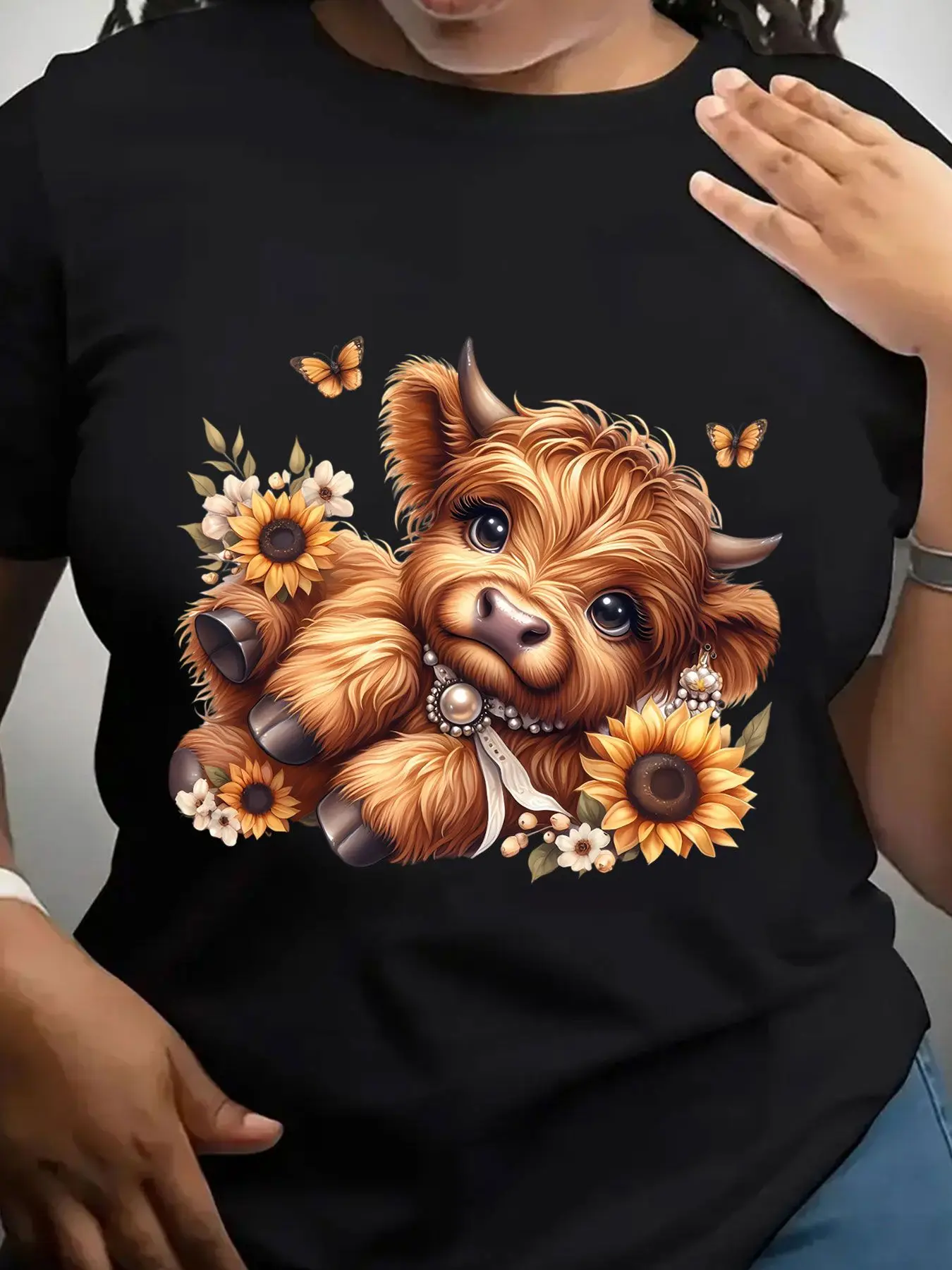 Women's Trendy Crew Neck T-Shirt Cute Highland Calf with Sunflowers Suitable for Casual Sportswear