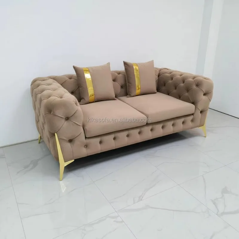 

Диван-софа Честерфилд с золотыми металлическими ножками, обивкой из вельветовой ткани и наполнителем из поролона для отелей, вилл и домашней мебели