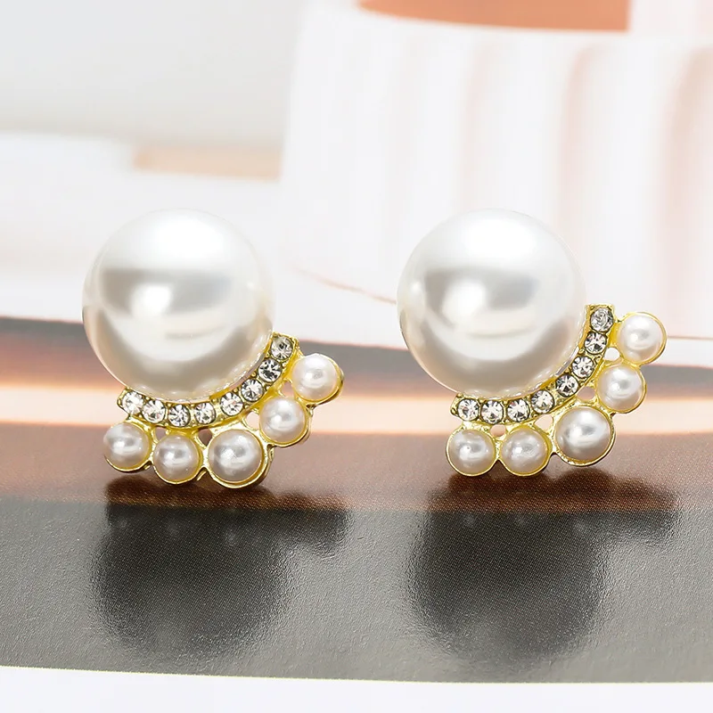 Trendy New Pearl Stud Earrings for Women Crystal Side White Imitation Pearl Korean Fashion Temperament Ear Accessories brincos