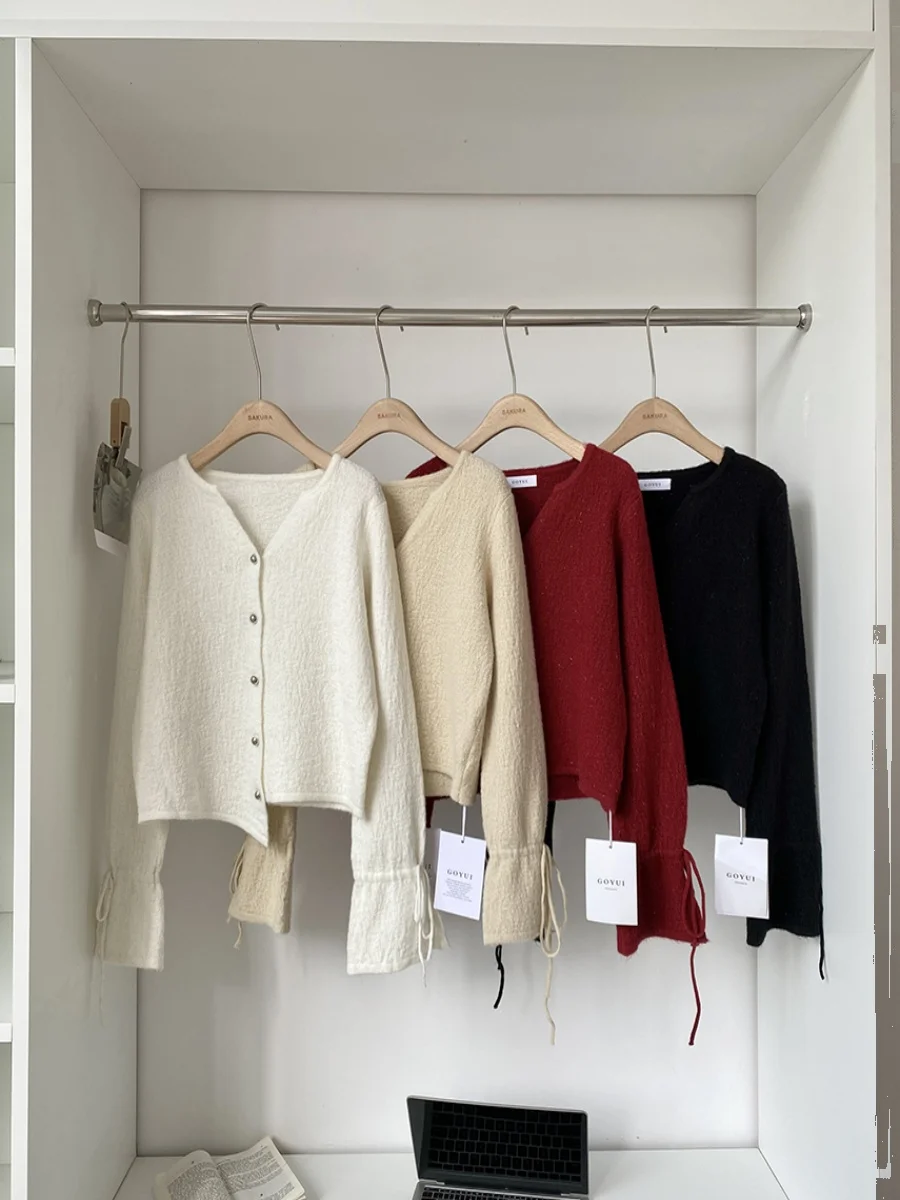 V-Neck Single Button Bell Sleeve Knitted Sweater Women's Autumn Winter Slimming Top Fashionable Commute Style Long Sleeve view 3