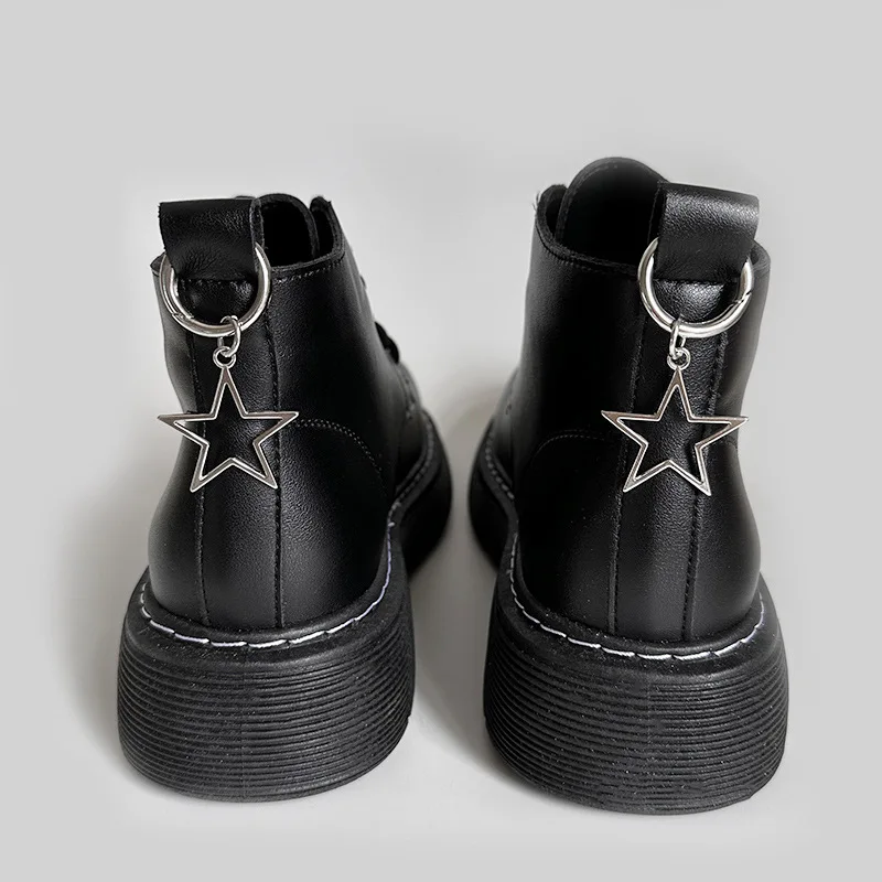 Colgante con forma de corazón y estrellas para zapatos, hebillas de Metal con gancho a presión para decoración de botas Martin, accesorios Y2K para fiesta, 2 piezas