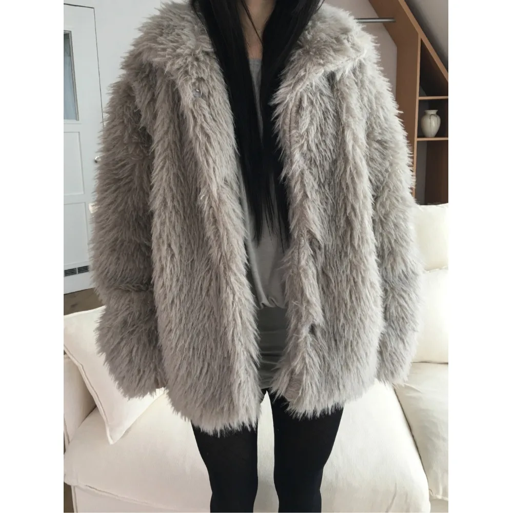 เสื้อโค้ทขนเฟอร์อุ่นๆ สำหรับผู้หญิง รุ่นใหม่ สไตล์หรูหรา ทรงหลวม ใช้งานได้หลากหลาย ขนเฟอร์คุณภาพสูง รุ่นตั้ง ผลิตจากเส้นใยโพลีเอสเตอร์ เสื้อคลุมแฟชั่นฤดูหนาว