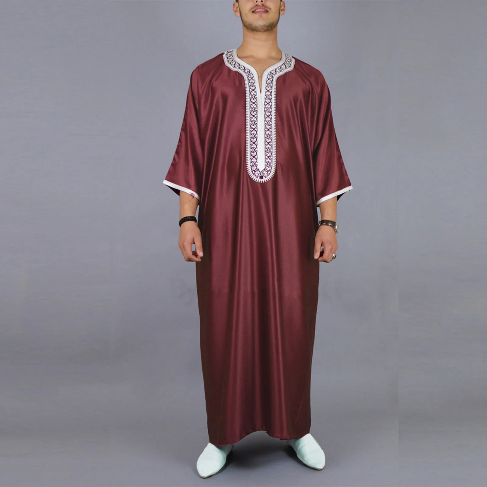 

Medium Short Sleeve Embroidered Muslim Clothing Men's Fashionable Breathable Outwear Pullover Crimson Loose Robe For Men