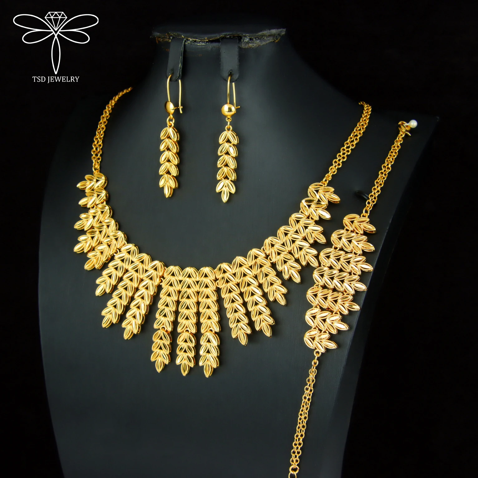 

Luxury Dubai Vintage Jewelry Set 24k Gold Plated Arabic Muslim Bridal Necklace Bracelet Earrings Algeria Women Wedding Jewelrys