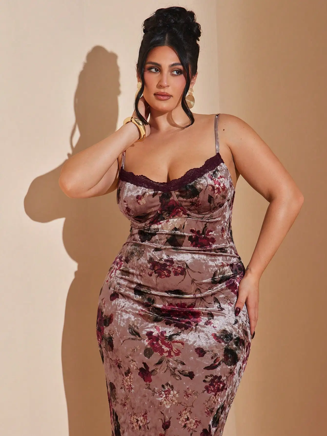 

Plus Size Velvet Floral Print Spaghetti Strap Bodycon Dress with Lace Trim