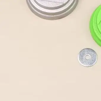 Cortadora de césped eléctrica con cuchillas de metal duraderas y base de plástico; Herramientas y accesorios de jardín para cortacésped.
