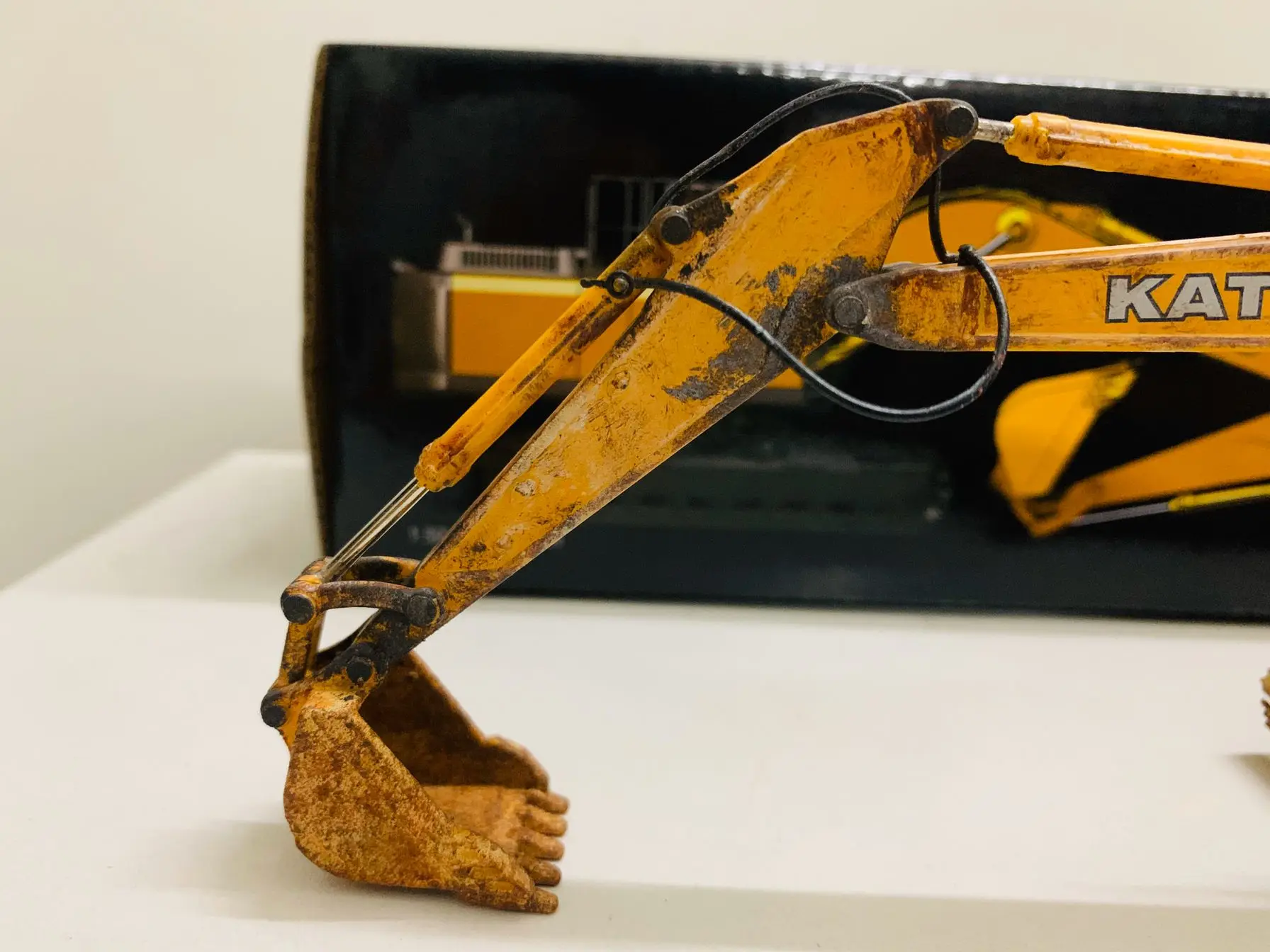 1:50 Scale DieCast Model HD820 Regzam Hydraulic Excavator Muddy Edition New in Box