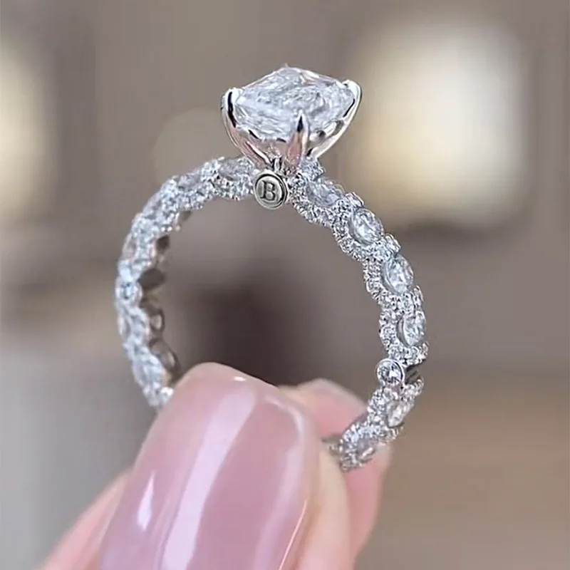 Live New S925 Sterling Silver 6 * 9 White Diamond Sugar High Grade Classic Fashion Ring for Women