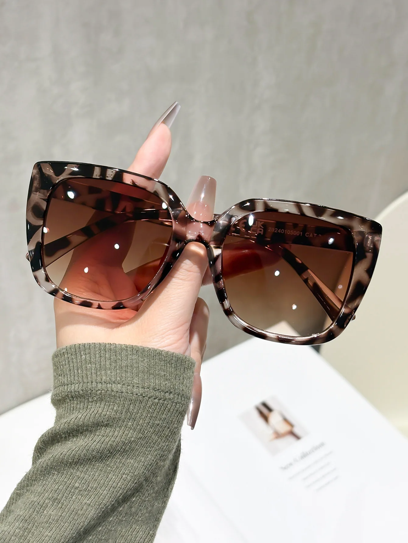 New Brand Oversized Cat Eye Non-Prescription Clear Lens Glasses Lightweight Vintage Fashion Plastic Frame Decorative Eyewear