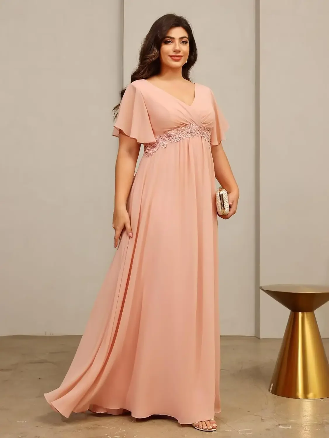 プラスサイズのショートスリーブ、ぽっちゃり女性向けVネックフォーマルドレス、ポケット付きブライズメイドドレス、花嫁の母のドレス