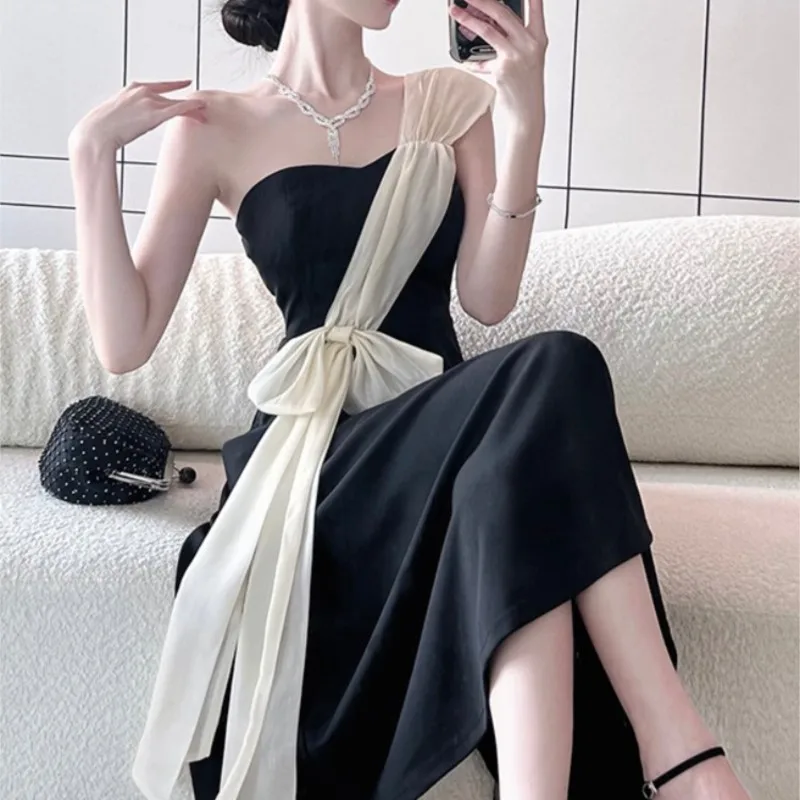 

Chic and unique design sense oblique shoulder color contrast new salt wear with light cooked long dress