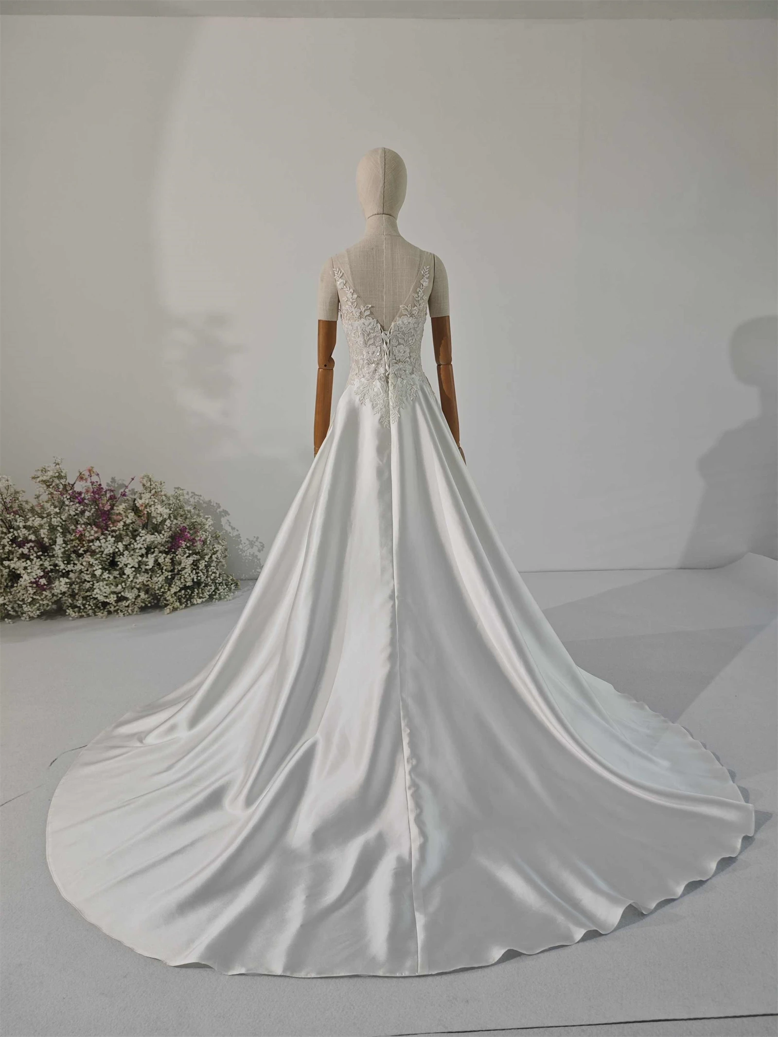 Deep V-Neck Sexy Wedding Dress Lace Bridal Gown Satin A-Line Small Train Wedding Dress For Women