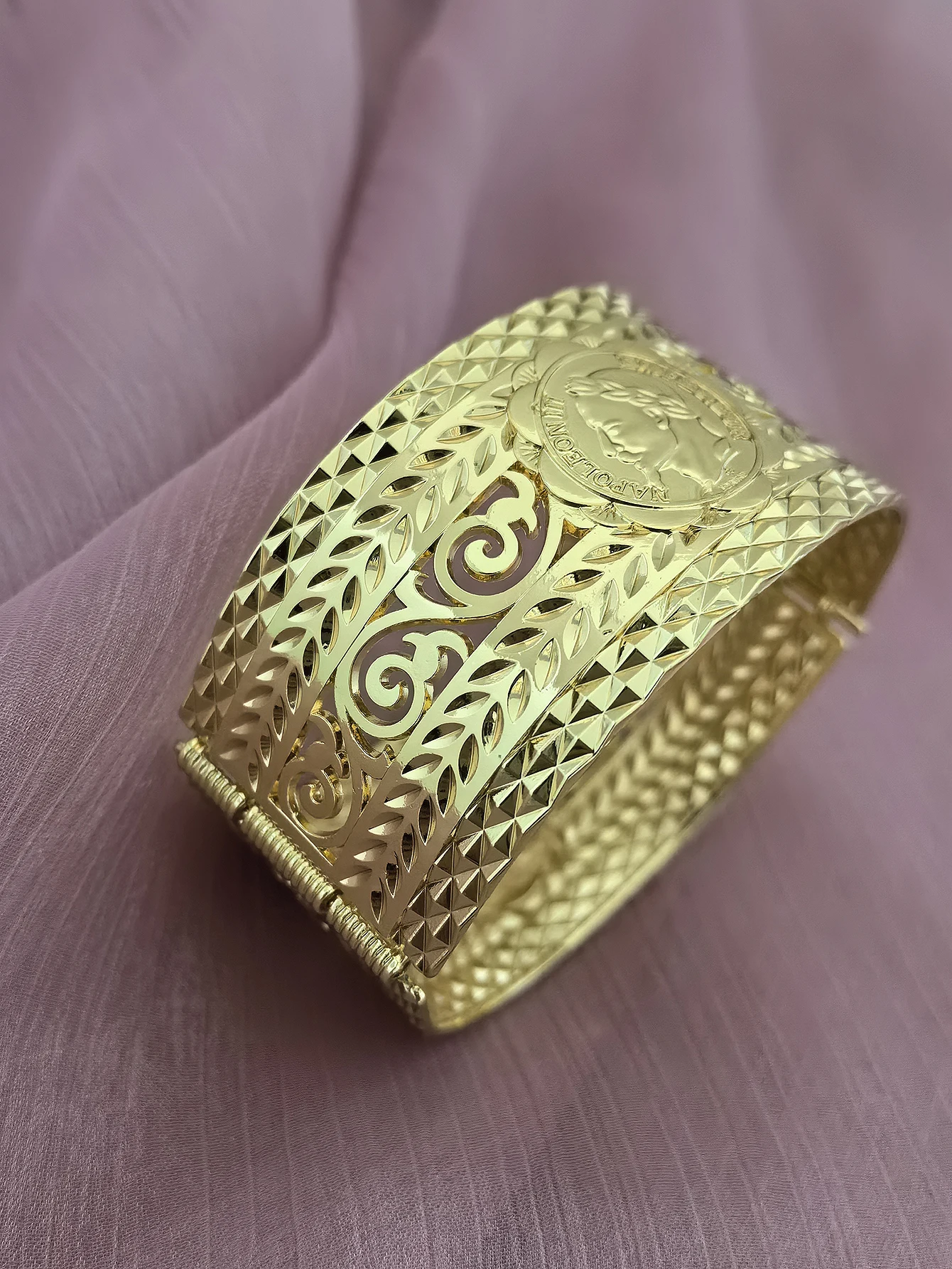 A Finely Engraved Alloy Bracelet Napoléon Figurines Alloy Bangle Bridal Jewelry Can Be Opened image 4
