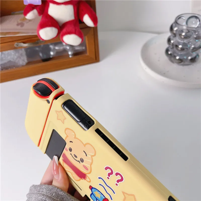 حافظة مفاتيح ديزني ويني ذا بوه لعلبة مفاتيح واقية مكونة من وحدة تحكم نينتندو سويتش NS ملحقات وحدة تحكم من البولي يوريثان الحراري