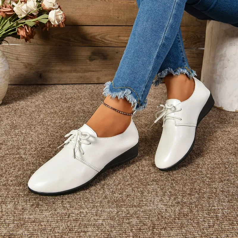 Damenschuhe 2024 Frühling/Sommer Herbst neuer Artikel britischer Retro-Stil spitze weiche Sohle Leder vielseitiger Einzels chuh für Damen