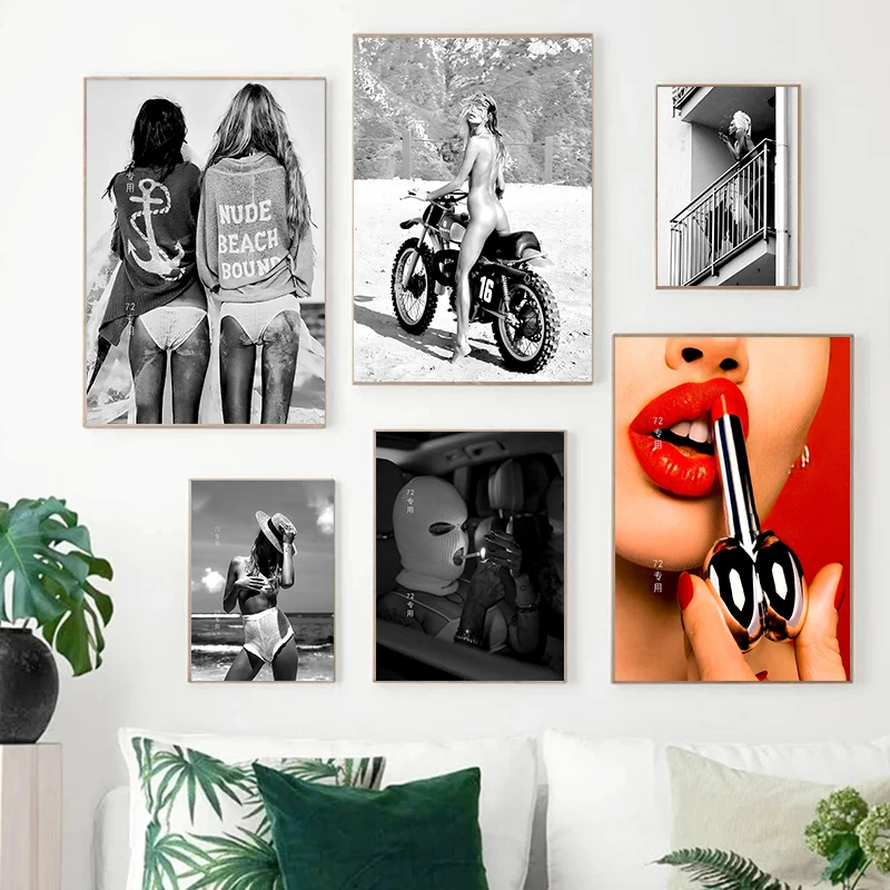 Women At Beach Fashion Feminist Poster Canvas Painting Black and White Wall Art Pictures Bathroom Home Decor Photography Gift