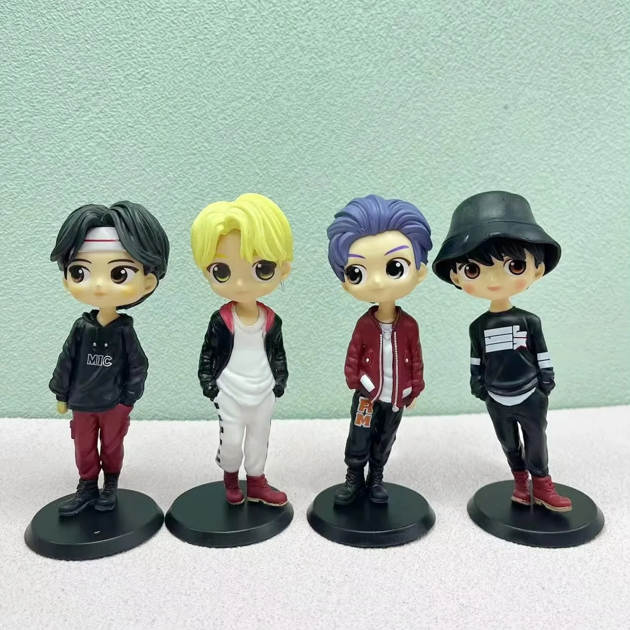 BTS Q طبعة أنيمي دمية تحصيل عمل الشكل يدوية الصنع نموذج سيارة الديكور Jk V Rm شخصيات هيئة التصنيع العسكري قطرة الحلي