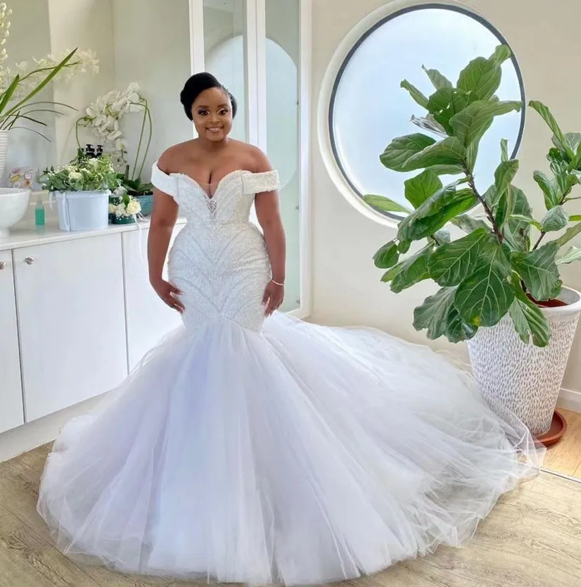 Abito da sposa a sirena africana 2025 Abiti da sposa con spalle scoperte Perline Organza Abiti personalizzati De Noiva Mariage