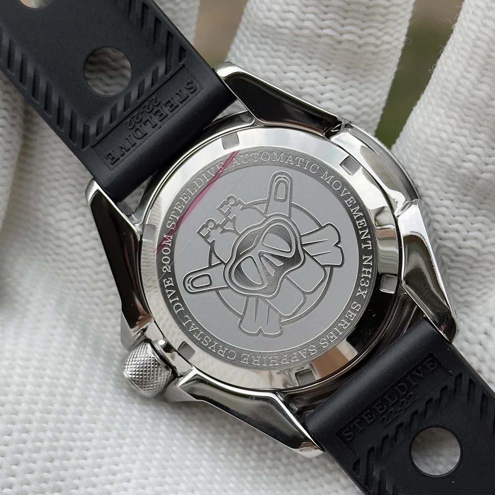 STEELDIVE Men Diver Watch 43.8mm Automatic Mechanical Wristwatch 20ATM BGW-9 Luminous Sapphire NH36 120 Clicks Ceramic Bezel