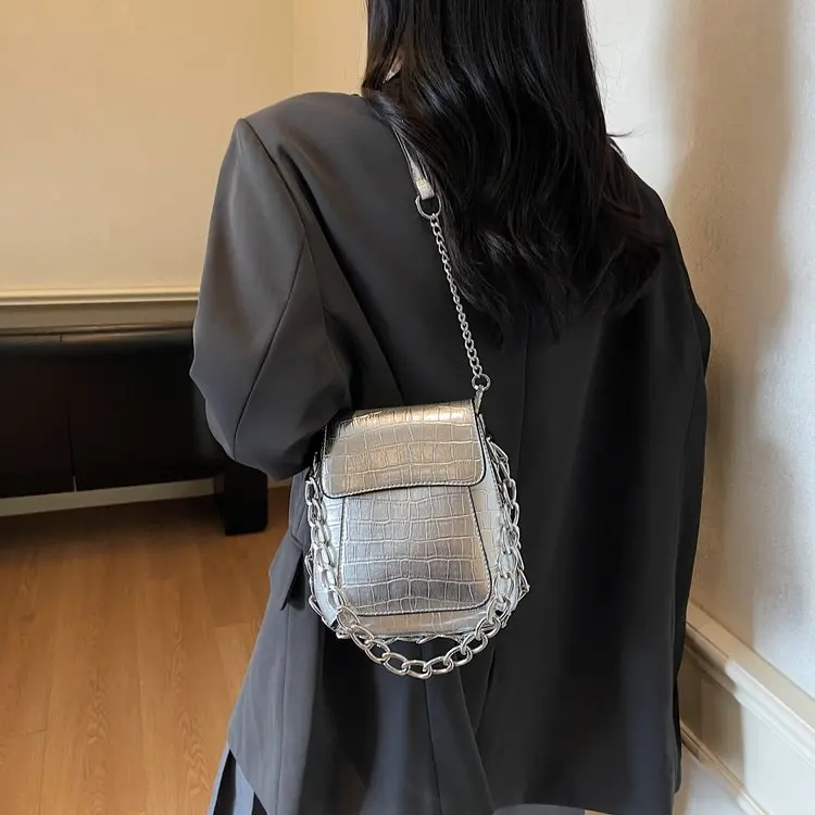 

Premium sense personalized chain bag women's 2026 shoulder bag simple and versatile fashion messenger bucket bag