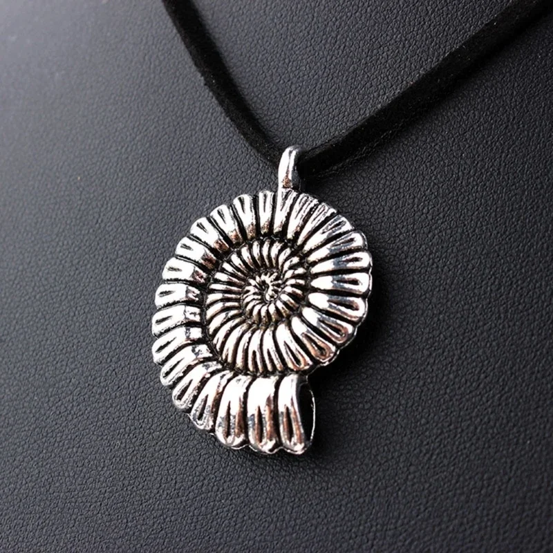 Bohemian Conch Necklace with Stripe Pattern Adjustable Length Neckchain Wholesale