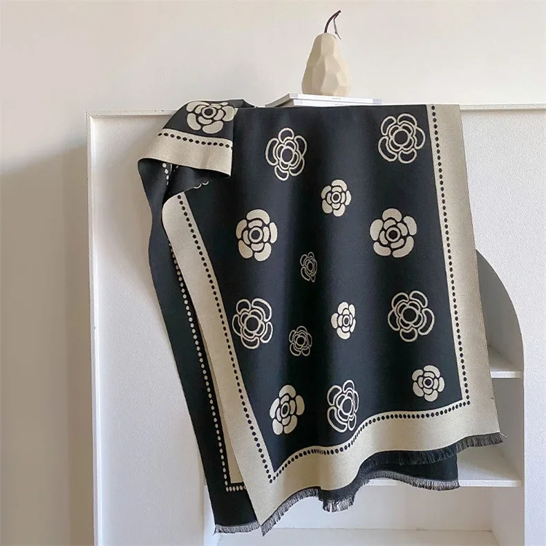 

Fashion Classic Polyester Scarf with Camellia Flower Pattern, Warm and Thick Neck Wrap for Autumn Winter