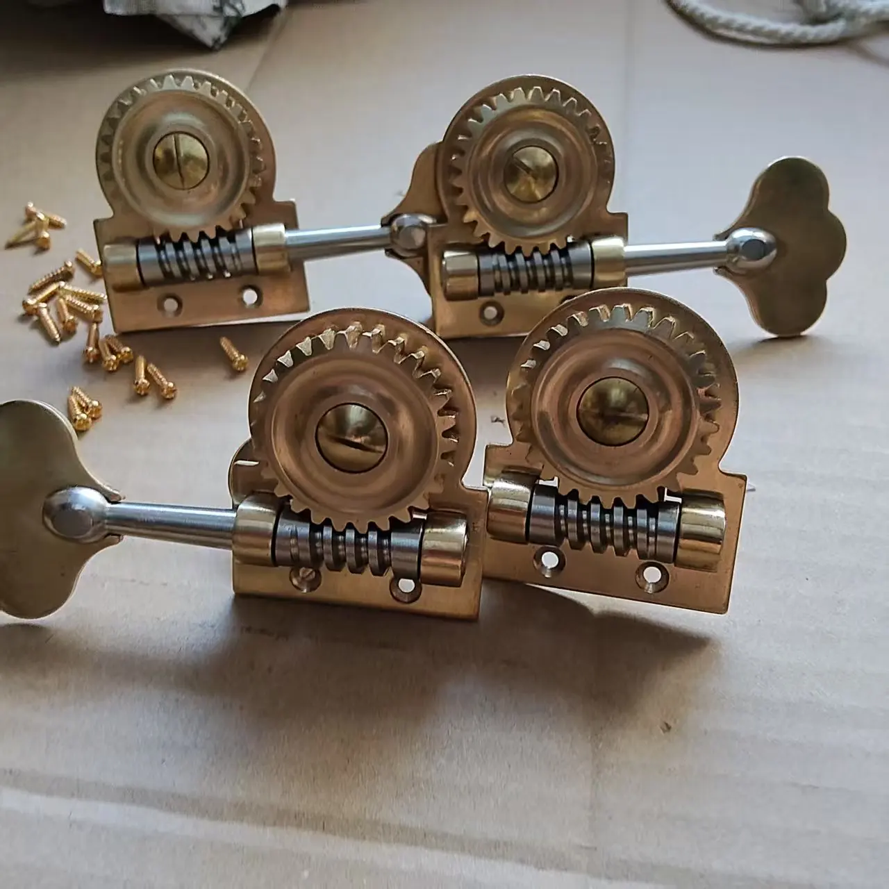 4-clavijas-de-laton-para-contrabajo-de-3-4-a-4-4-con-tornillos