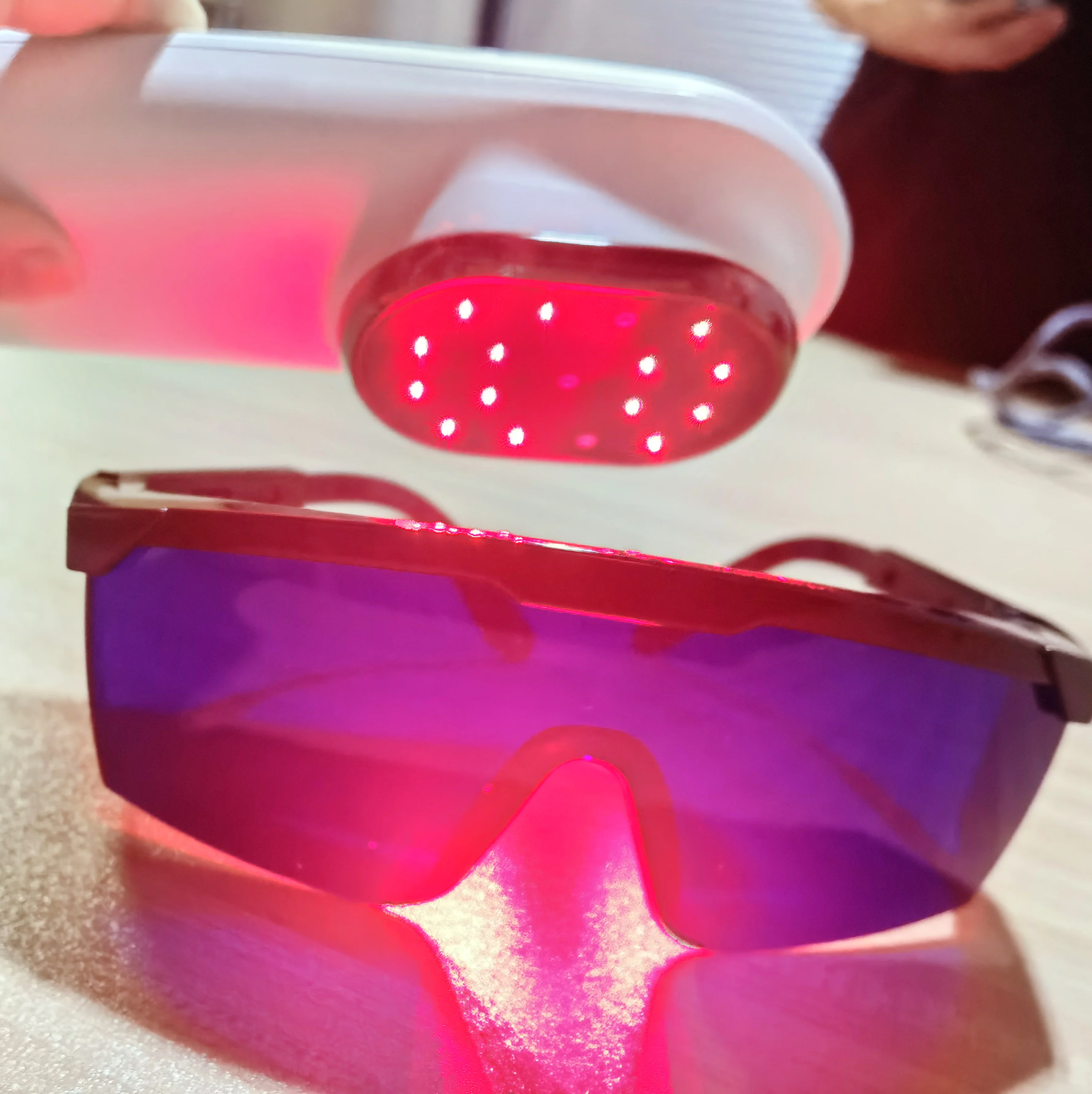 

Мощный 520 мВт 808 нм красный свет лазерная стимуляция акупунктурных точек физическое устройство для облегчения боли