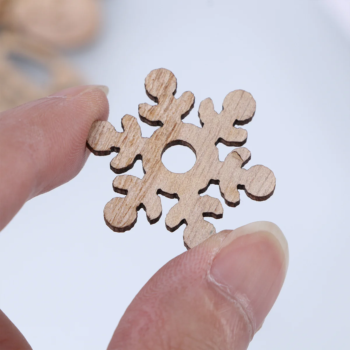 

100Pcs Christmas Wooden Slices DIY Crafts Accessories Creative Handcrafts Family Fun Durable Safe Wooden Slices