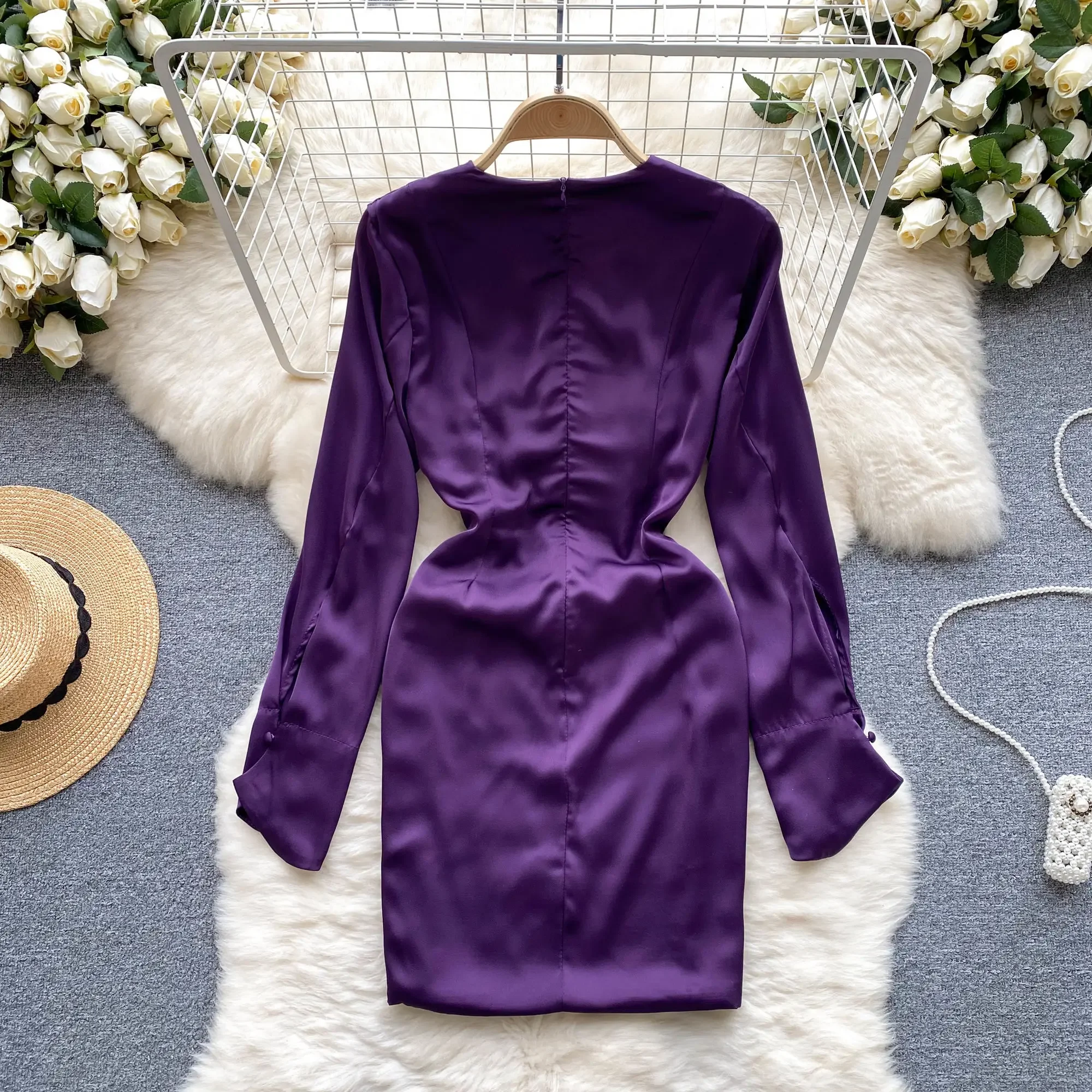 ssTss Abito elegante in raso da donna 2024 Nuova primavera autunno scollo a V manica lunga vita alta scava fuori aderente mini abito da festa