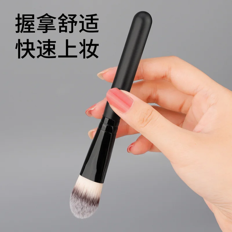 Nouveau produit tout noir langue forme plat fond de teint brosse adapté aux débutants conception sans trace Base maquillage rapide maquillage Application