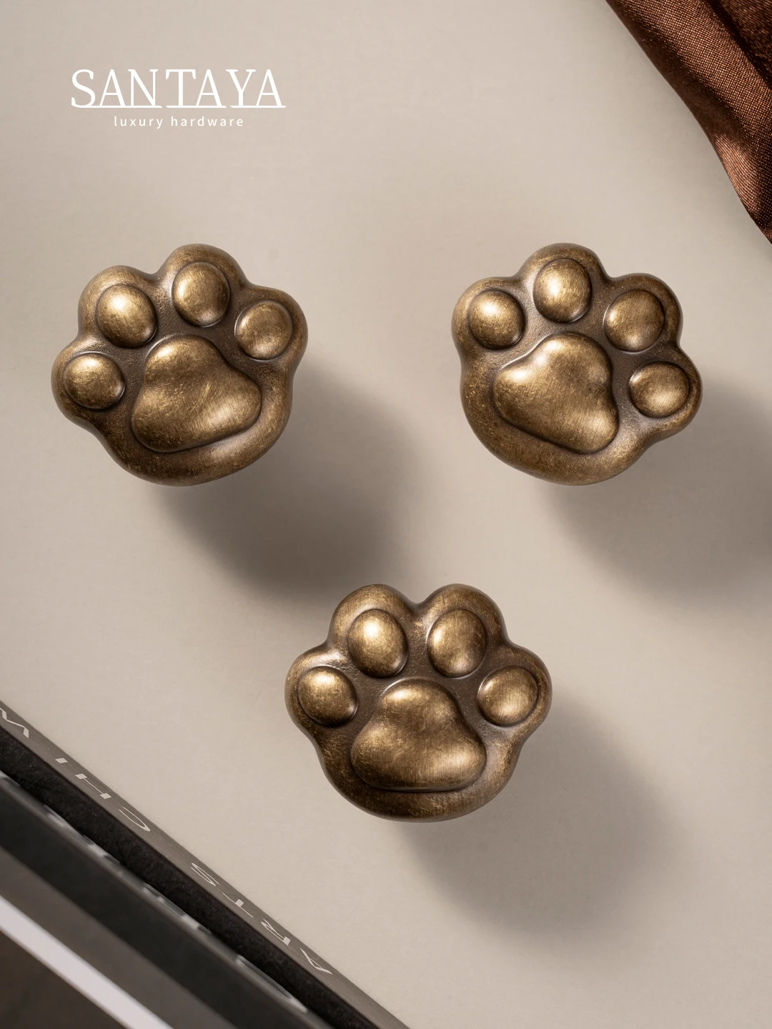 

Antique Brass Drawer Knobs Luxury Dresser Drawers Knob Solid Round Handle Single Hole Cat's Paw Design kitchen Cabinet Pull