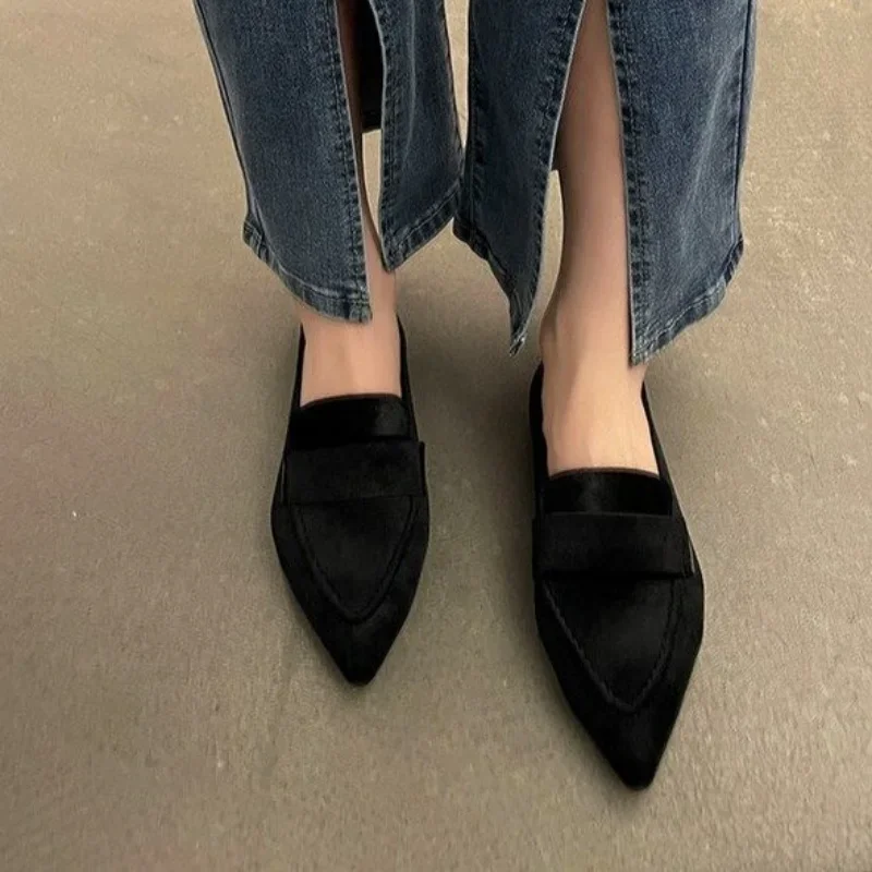 2025 New Flats Shoes Women Pointed Toe Soft Leather Black Beige Lady Fashion Flats Round Buckle Simple Style Shallow Mouth Shoes