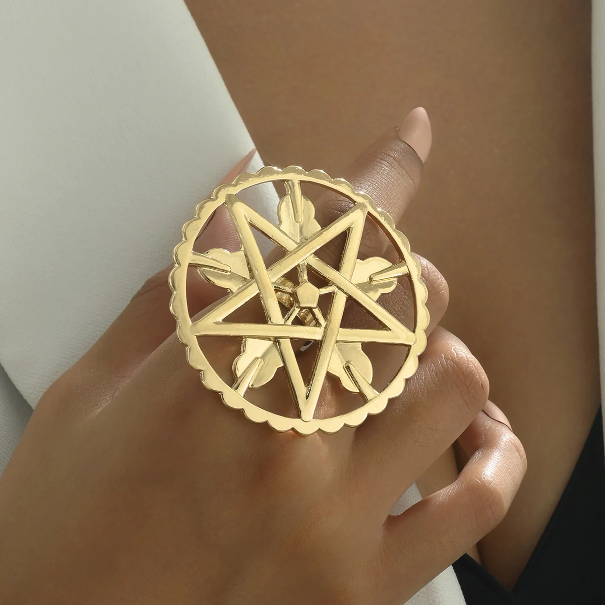 Ladies Punk Style Rock Hip-hop Bar Party Retro Exaggerated Pentagram Gold Silver Large Ring Gifts for Women Female Day Wear