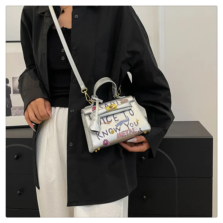 

‌2025 Graffiti Spray Painting Kelly Bag - Premium Texture Messenger Bag for Women - Retro European & American Style‌