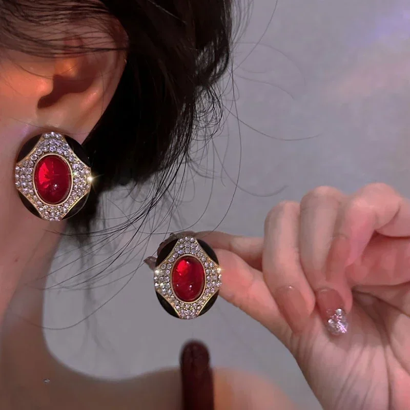 

Красные глазурованные овальные серьги в стиле французского двора, ретро-дизайн, для женщин, в стиле высококлассного гонконгского стиля.