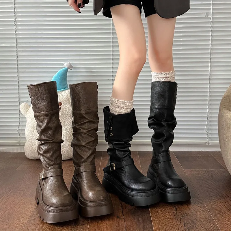الشتاء منصة سميكة وحيد النساء فارس أحذية عالية الانزلاق على الارتفاع زيادة الأحذية الشارع نمط السيدات موجزة الجوارب الطويلة