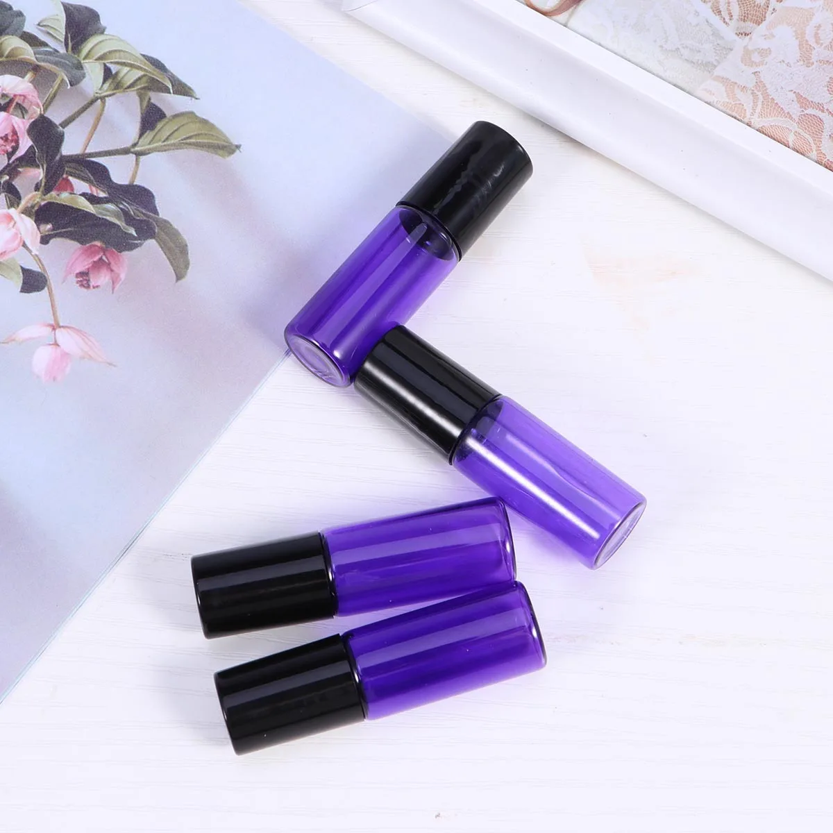 12 Stück Essential Oil Roller Dicke Glasflaschen 5 ml Lila Auslaufsicher Nachfüllbar Reiseparfums Aromatherapie Rollerflaschen