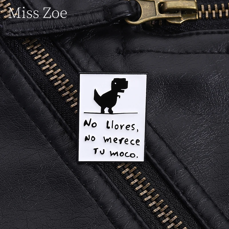 

No Llores No Merece Tu Moco Enamel Pin Motivational Slogan Cute Dinosaur Brooch Lapel Badges Animal Jewelry Gift For Kid Friends