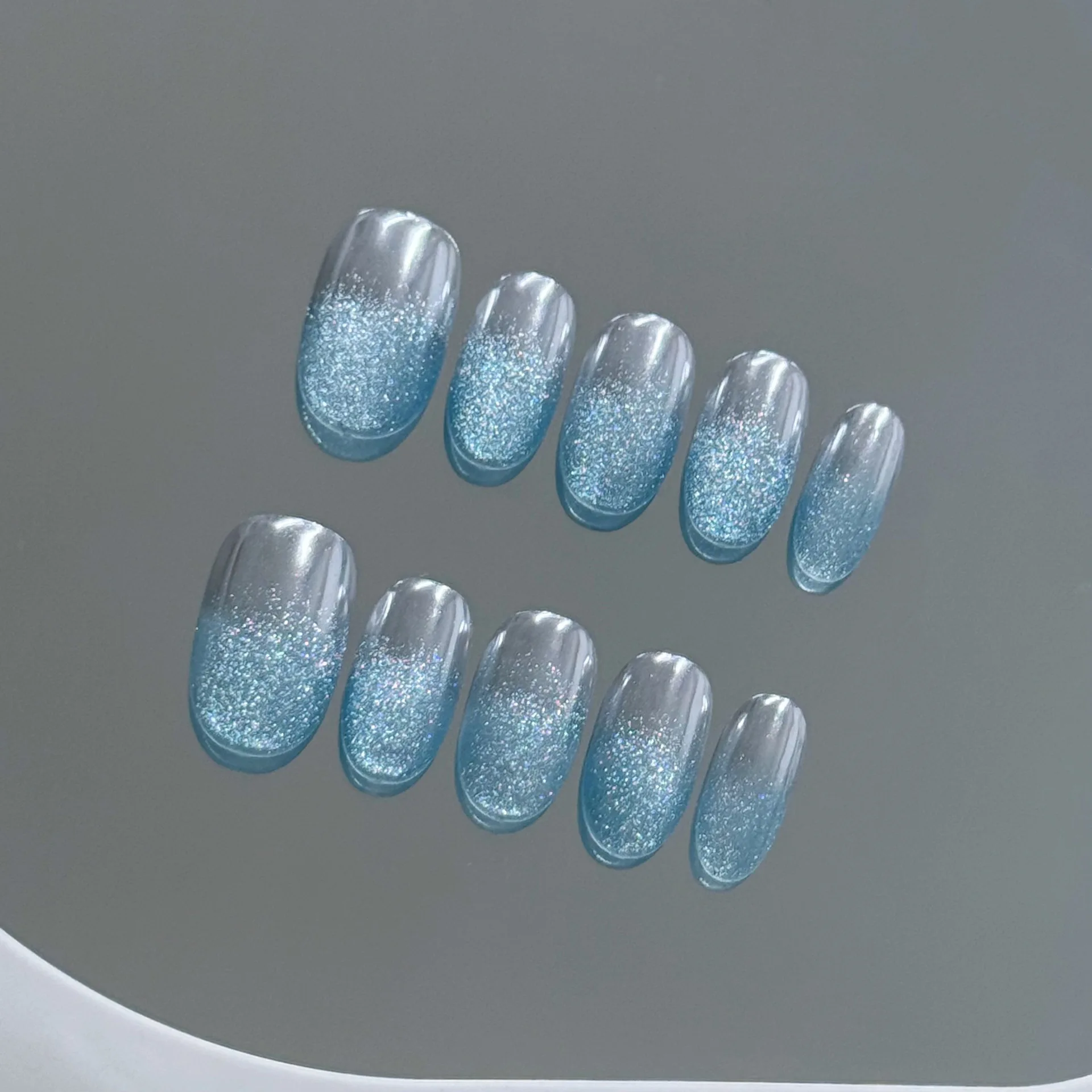 

10pcs Handmade French Short Oval Press On Nails Blue Cat's Eyes Gradient Silver Mirror Design Fake Nails Wearable Nails Art Tips