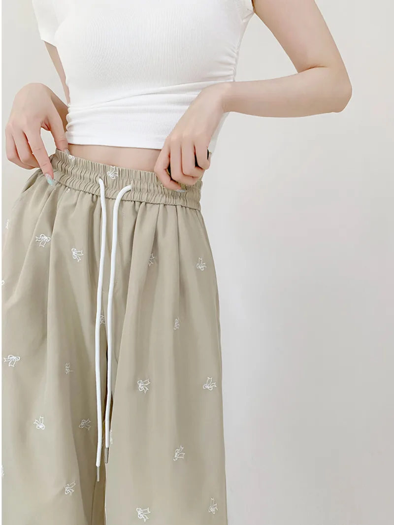 American Style Retro Cargo Pants Women 2024 New High Waisted Butterfly Embroidery Design Sense Lace Up Wide Leg Pants MVNK