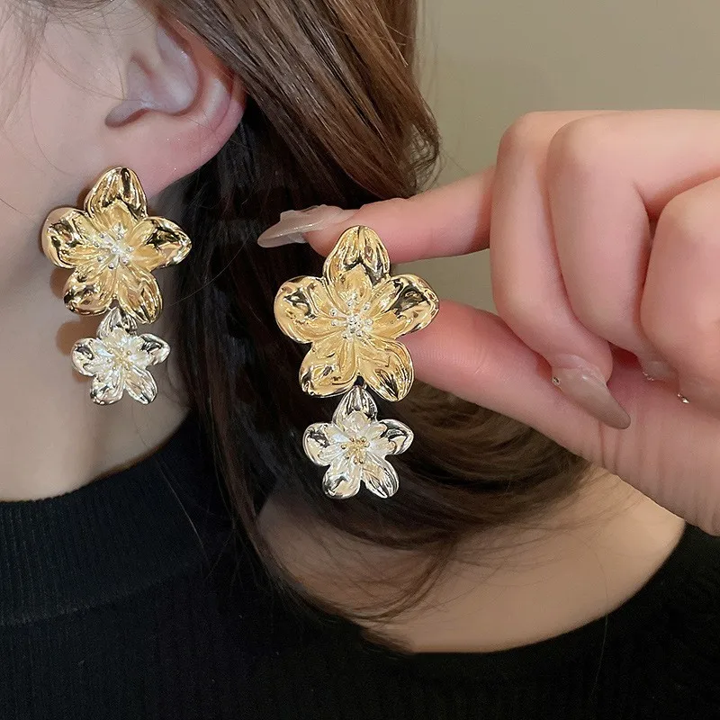 شعور عال من الأقراط المعدنية الفاخرة للإناث ، تصميم المتخصصة ، شخصية جديدة ،