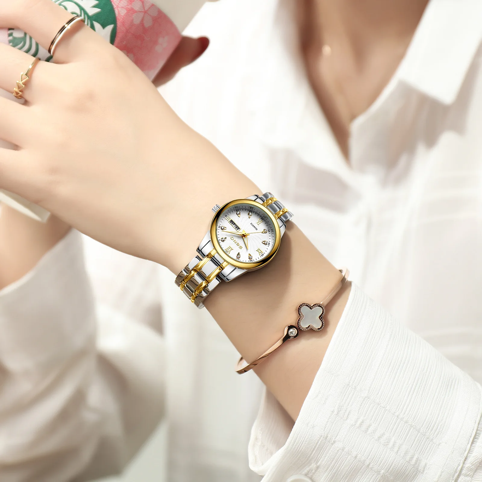 

Women's Quartz Watch with Dual Calendars, Night-Lighting Function Water-Resistant Set with Diamonds, Leather Strap Women's Watch