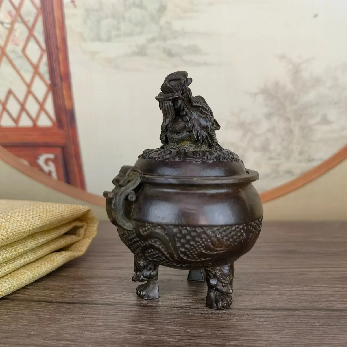 Chinese antique antique Kowloon collection dragon head auspicious beast tripod incense burner retro ornaments