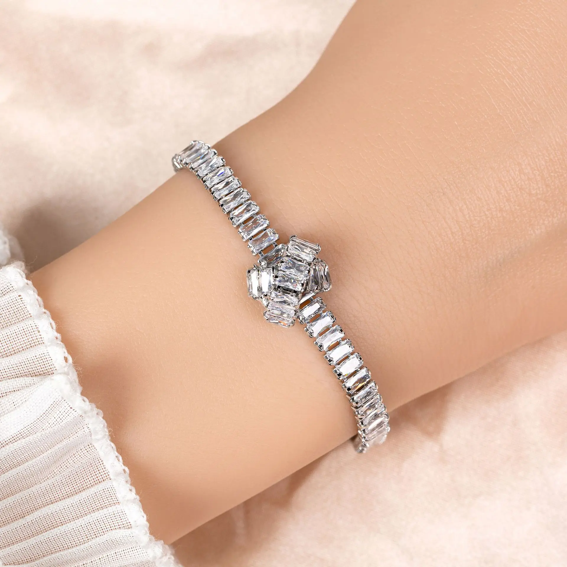 

Simple Elegant Everyday White Bracelet Jewelry Set Women's Clothing Accessories Dubai Holiday Party Gift Wedding Travel Z-83