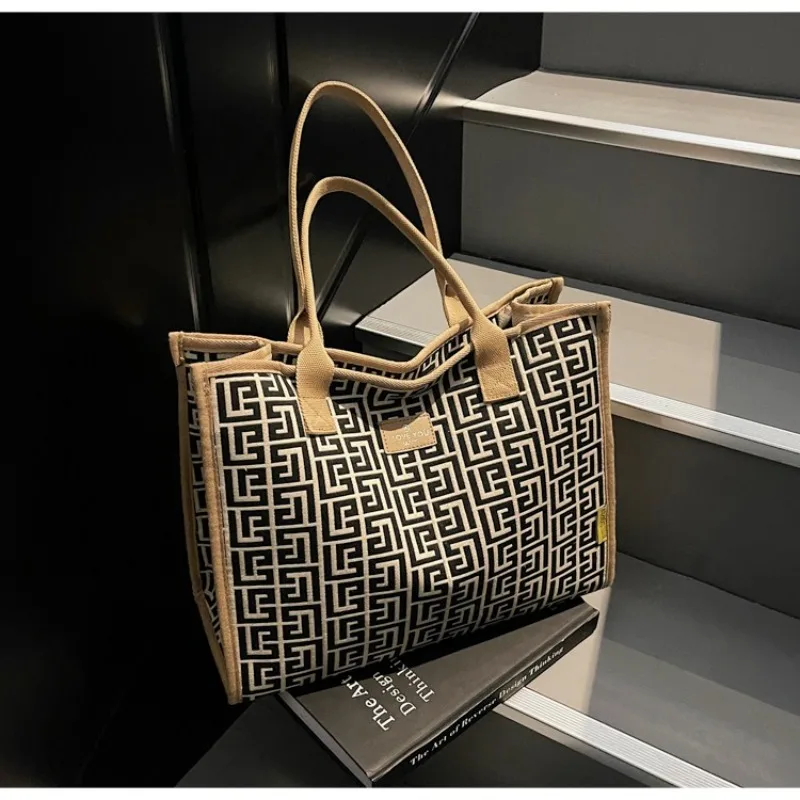 

Chic Vintage Style Women Shoulder Bag Luxury Leather Handbag High End Crossbody Tote Classic Designer Elegant