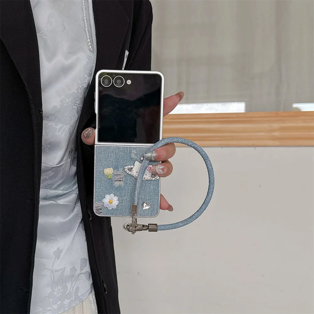

Fashion denim cute Hellokitty phone case for Samsung Galaxy Z Flip7 Flip6 flip5 4 3 5G Case with bracelet Lovely Anti-fall cover